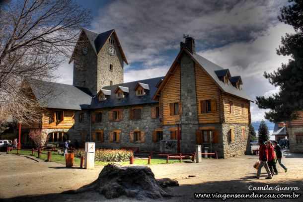 Centro Cívico de Bariloche e suas construções de madeira e pedra