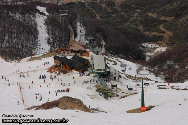 Uma das muitas pistas de ski do Cerro Catedral. Foto tirada a partir do Refúgio Lynch, Cerro Catedral.