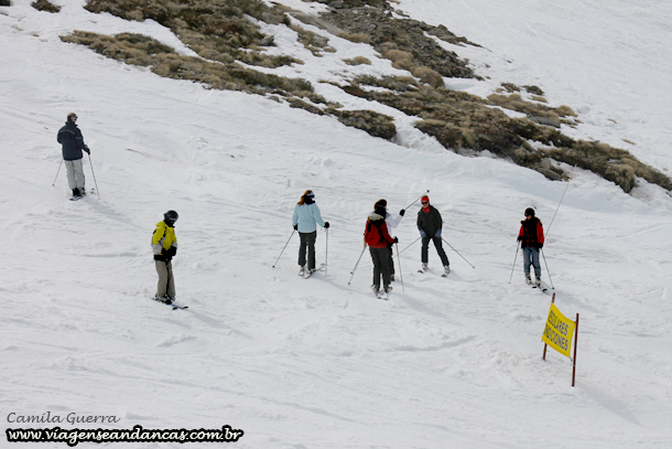 Esquiadores no Cerro Catedral, onde tem aulas para iniciantes