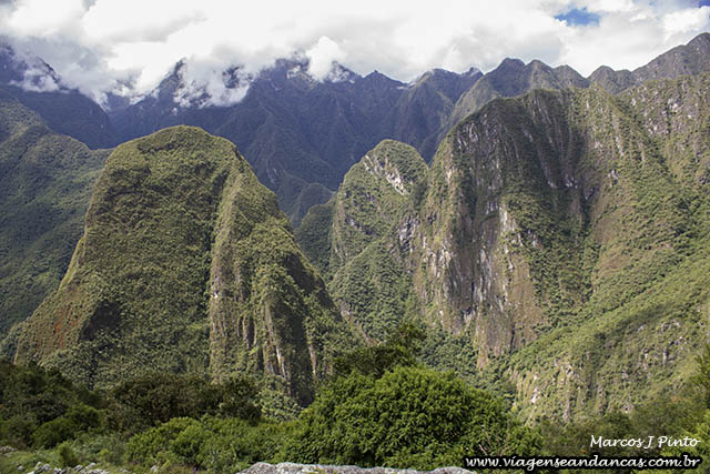 Montanhas que rodeiam a cidade Inca de Machu Picchu. O lugar é incrivelmente bonito!
