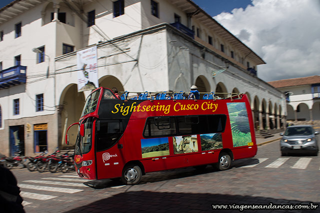 Ônibus panorâmico que roda pela parte baixa da cidade de Cusco. Ele não visita as ruinas