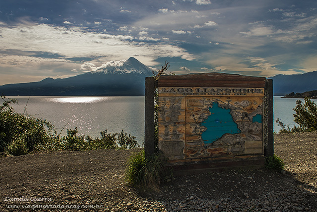 Mirante do Lago Llanquihue com o Vulcão Osorno no fundo.