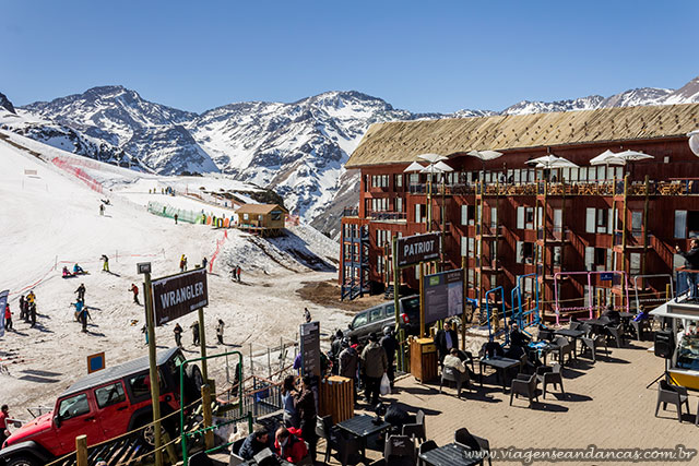 O lindo Valle Nevado com seus hotéis e pistas de esqui.