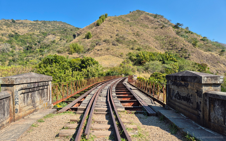 Parte de cima dos trilhos do Viaduto Paulo de Frontin, único viaduto em ferro em curva do mundo